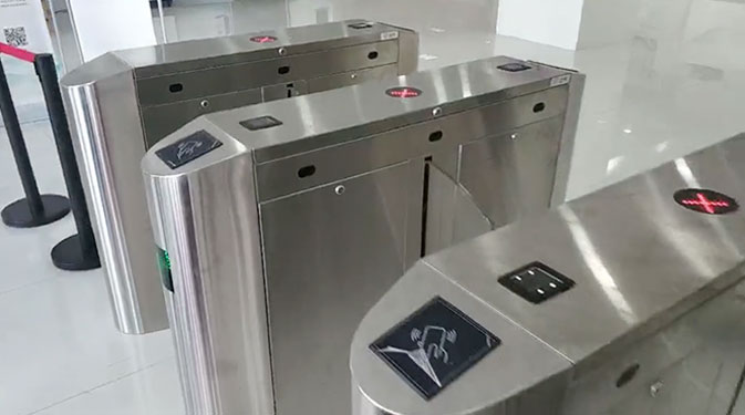 MTR Tenders Change Turnstiles to Accept QR Code, Contactless Credit Card for Payment